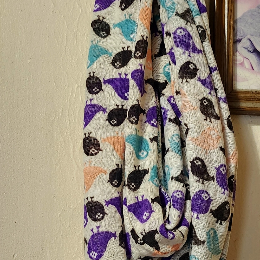 ⭐️ Colorful Bird Pattern Scarf